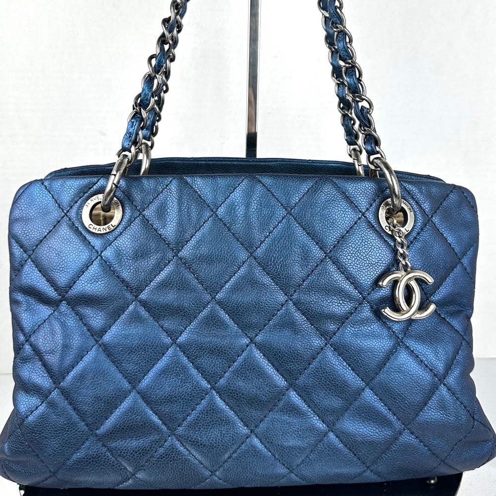 CHANEL Quilted Leather Shoulder Bag in Metallic Blue with Silver Hardware